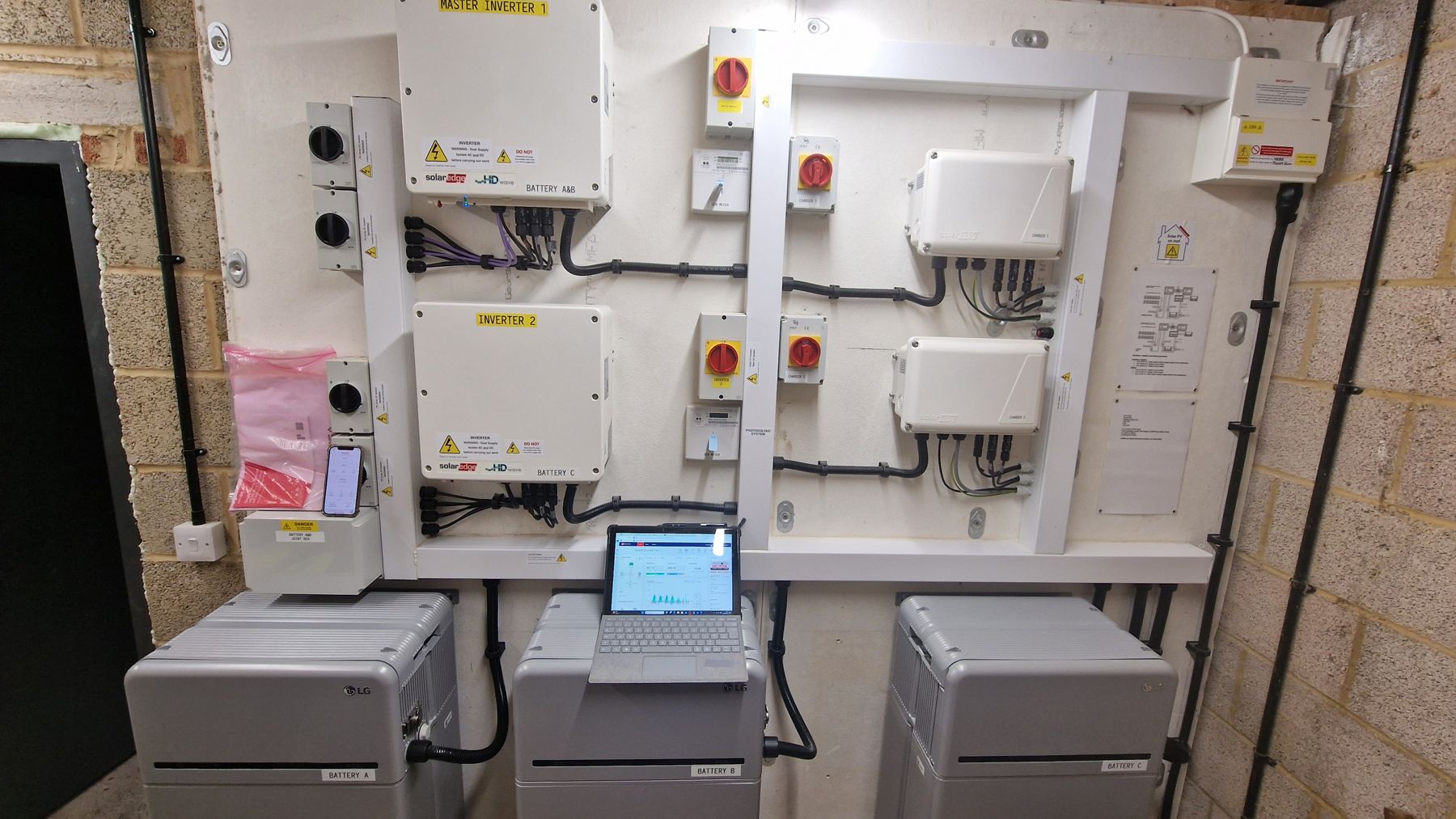 Battery storage and inverter installation