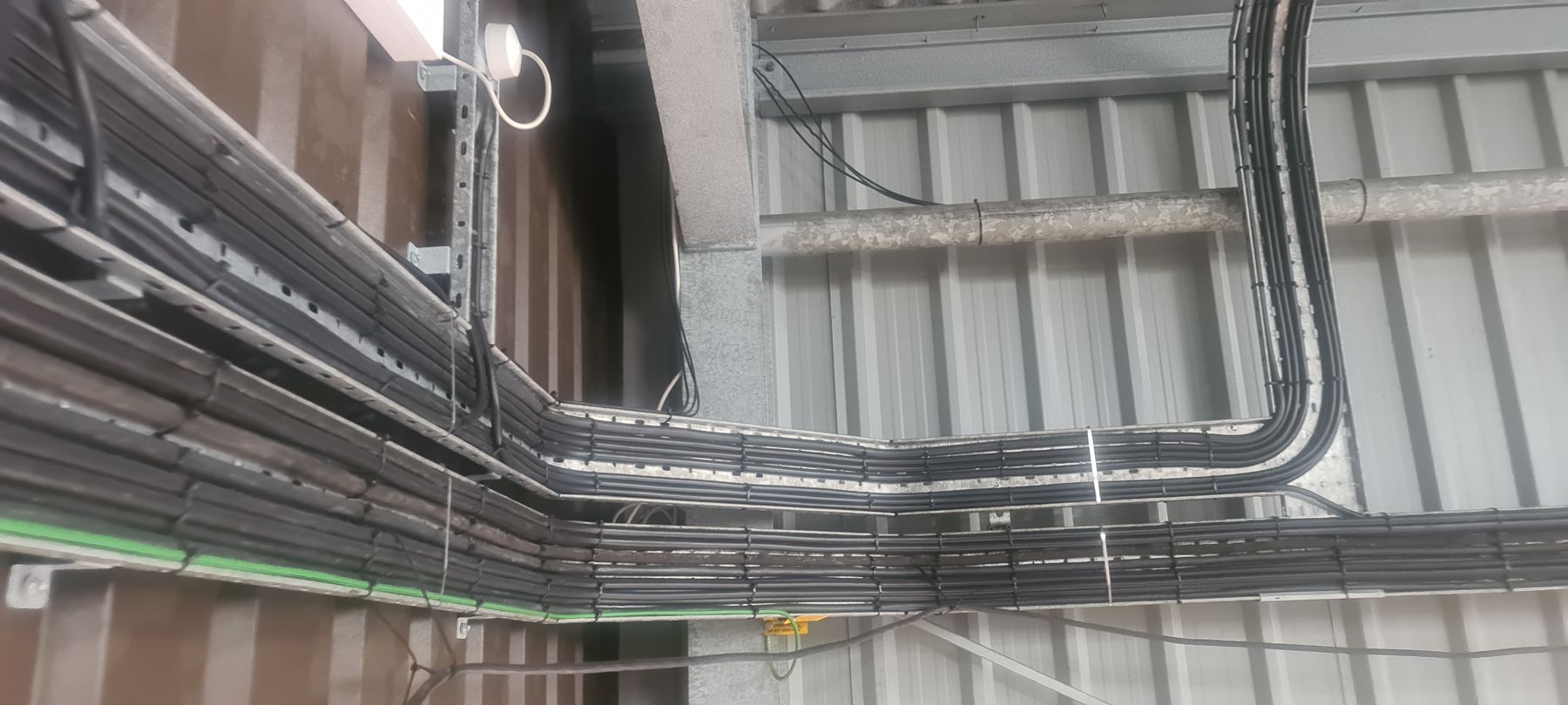 Cable containment installation